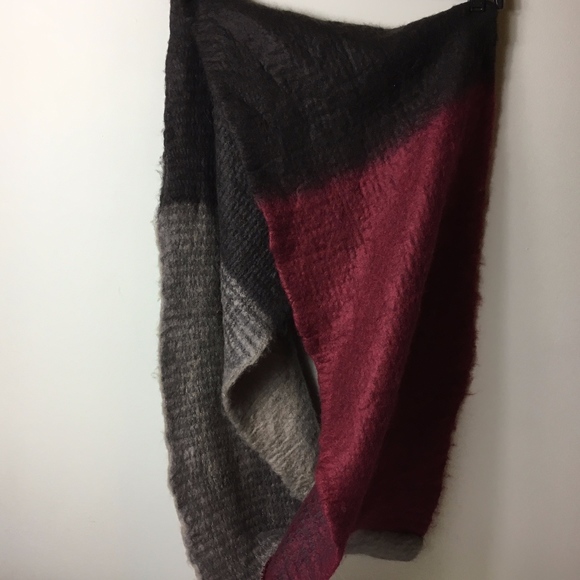 Steve Madden Infinity Circle Scarf or Wrap - Picture 2 of 6